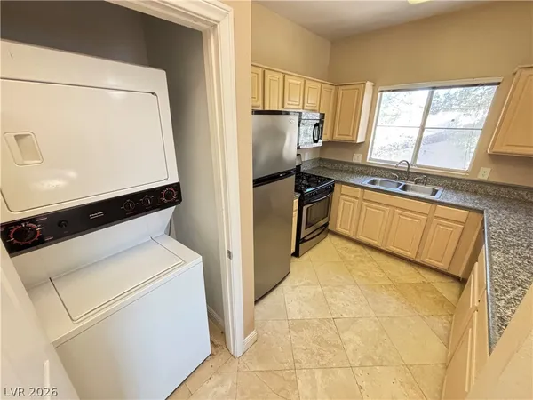 $1,295 | 5250 South Rainbow Boulevard, Unit 2050, Las Vegas, NV 89118