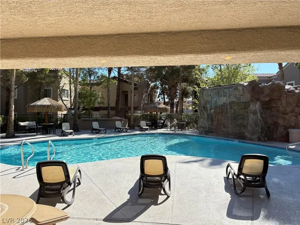 $1,295 | 5250 South Rainbow Boulevard, Unit 2050, Las Vegas, NV 89118