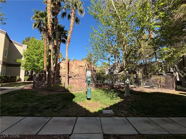 $1,295 | 5250 South Rainbow Boulevard, Unit 2050, Las Vegas, NV 89118