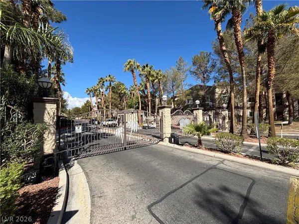 $1,295 | 5250 South Rainbow Boulevard, Unit 2050, Las Vegas, NV 89118