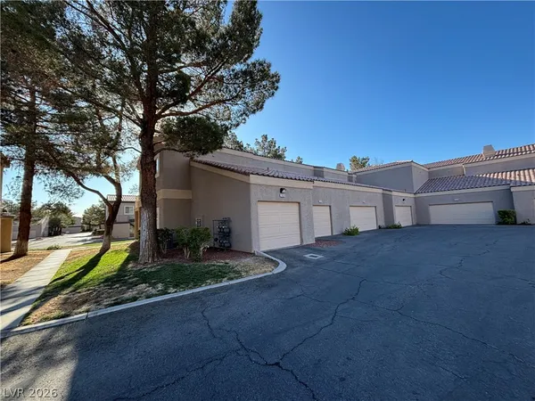 $1,295 | 5250 South Rainbow Boulevard, Unit 2050, Las Vegas, NV 89118