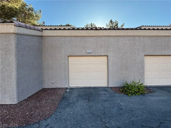 $1,295 | 5250 South Rainbow Boulevard, Unit 2050, Las Vegas, NV 89118