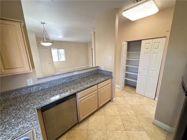 $1,295 | 5250 South Rainbow Boulevard, Unit 2050, Las Vegas, NV 89118