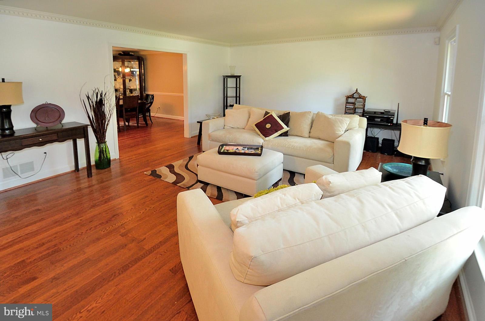 6315 Buffalo Ridge Road Falls Church, VA 22044 - Photo 14 of 29 Living Room