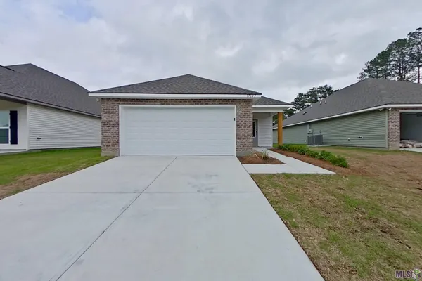 $2,025 | 17647 Carlisle Avenue, Baton Rouge, LA 70817