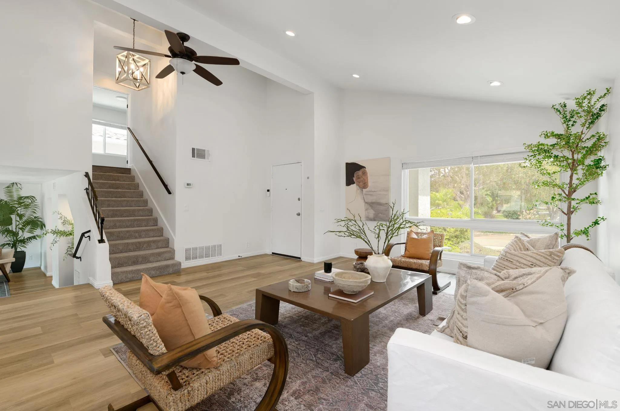 156 Cerro Street Encinitas, CA 92024 - Photo 4 of 26 Gallery Image 4