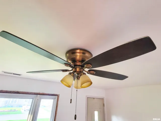 $70,000 | 225 Hickory Street, Flora, IL 62839