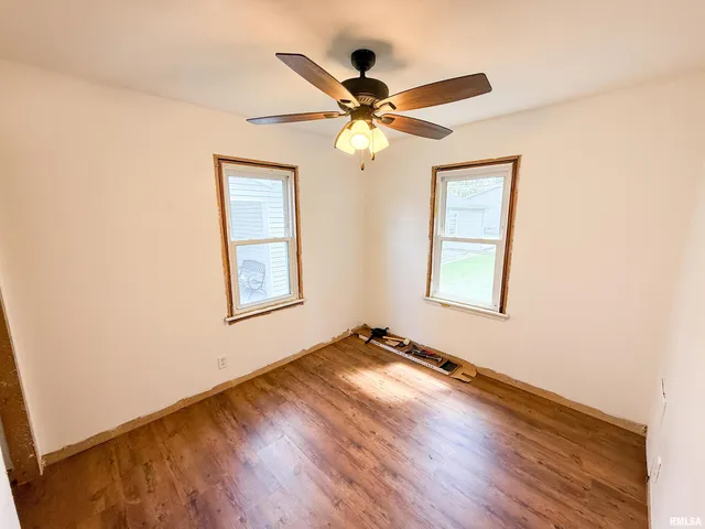 $70,000 | 225 Hickory Street, Flora, IL 62839