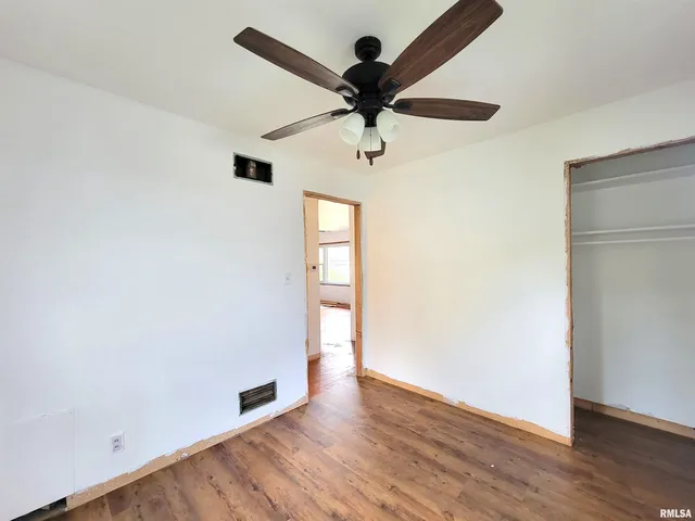 $70,000 | 225 Hickory Street, Flora, IL 62839