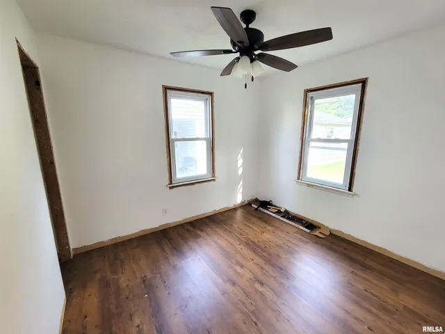 $70,000 | 225 Hickory Street, Flora, IL 62839