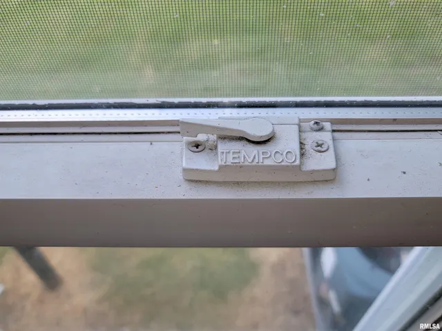 $70,000 | 225 Hickory Street, Flora, IL 62839