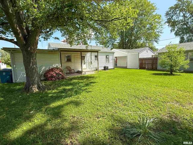 $70,000 | 225 Hickory Street, Flora, IL 62839