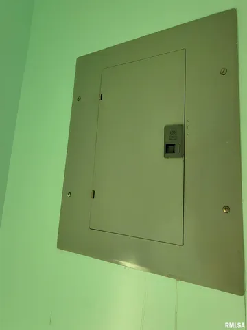 $70,000 | 225 Hickory Street, Flora, IL 62839