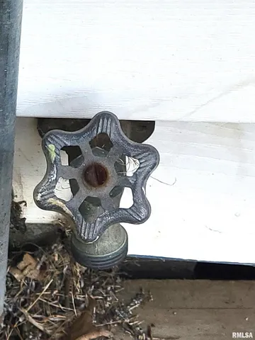 $70,000 | 225 Hickory Street, Flora, IL 62839