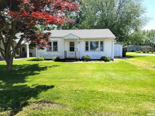 $70,000 | 225 Hickory Street, Flora, IL 62839