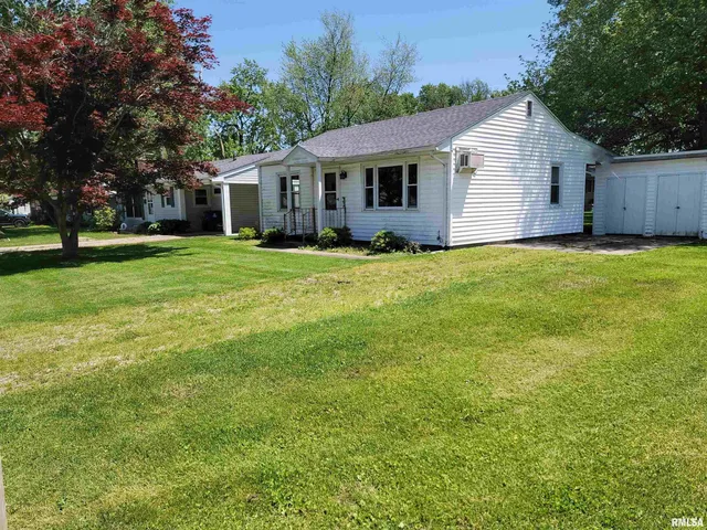 $70,000 | 225 Hickory Street, Flora, IL 62839