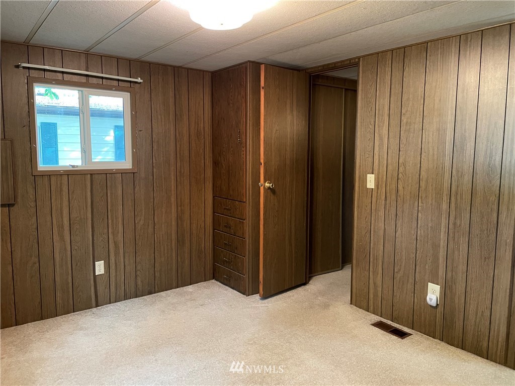 11509 155th Avenue Southeast Renton, WA 98059 - Photo 5 of 7