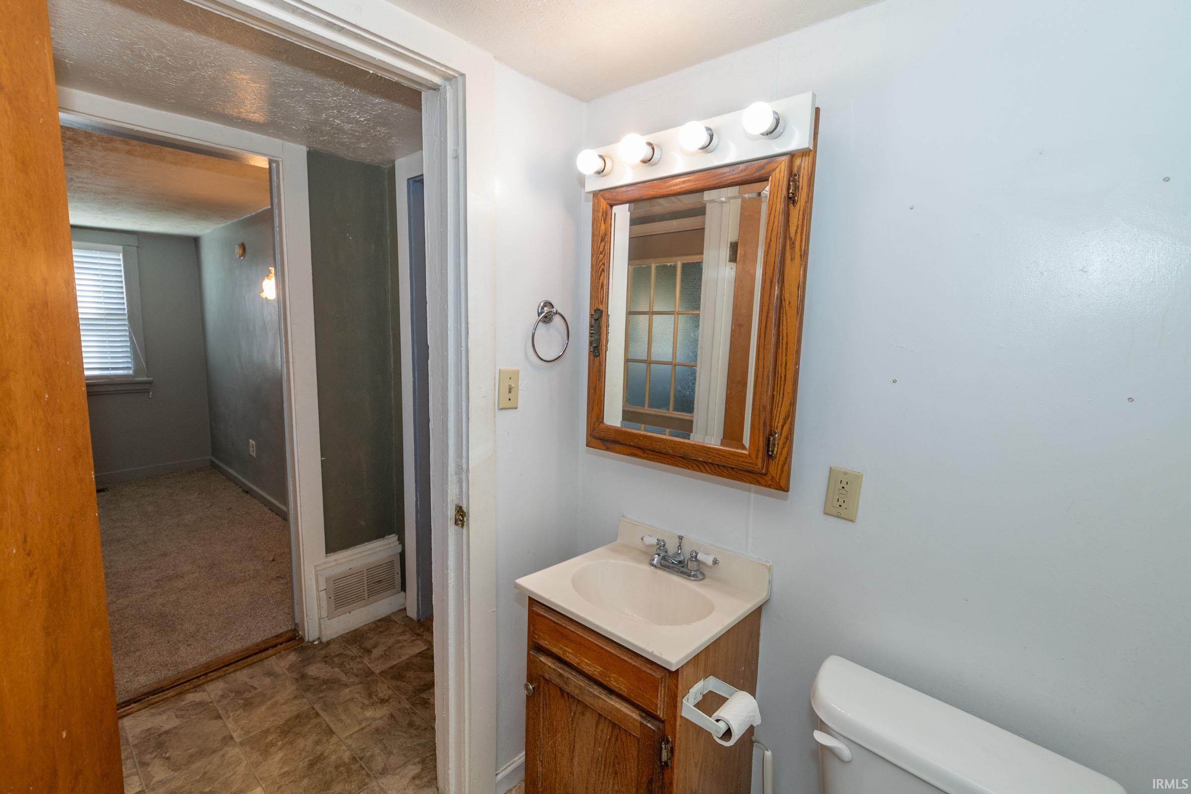 1012 West 8th Street Mishawaka, IN 46544 - Photo 12 of 17
