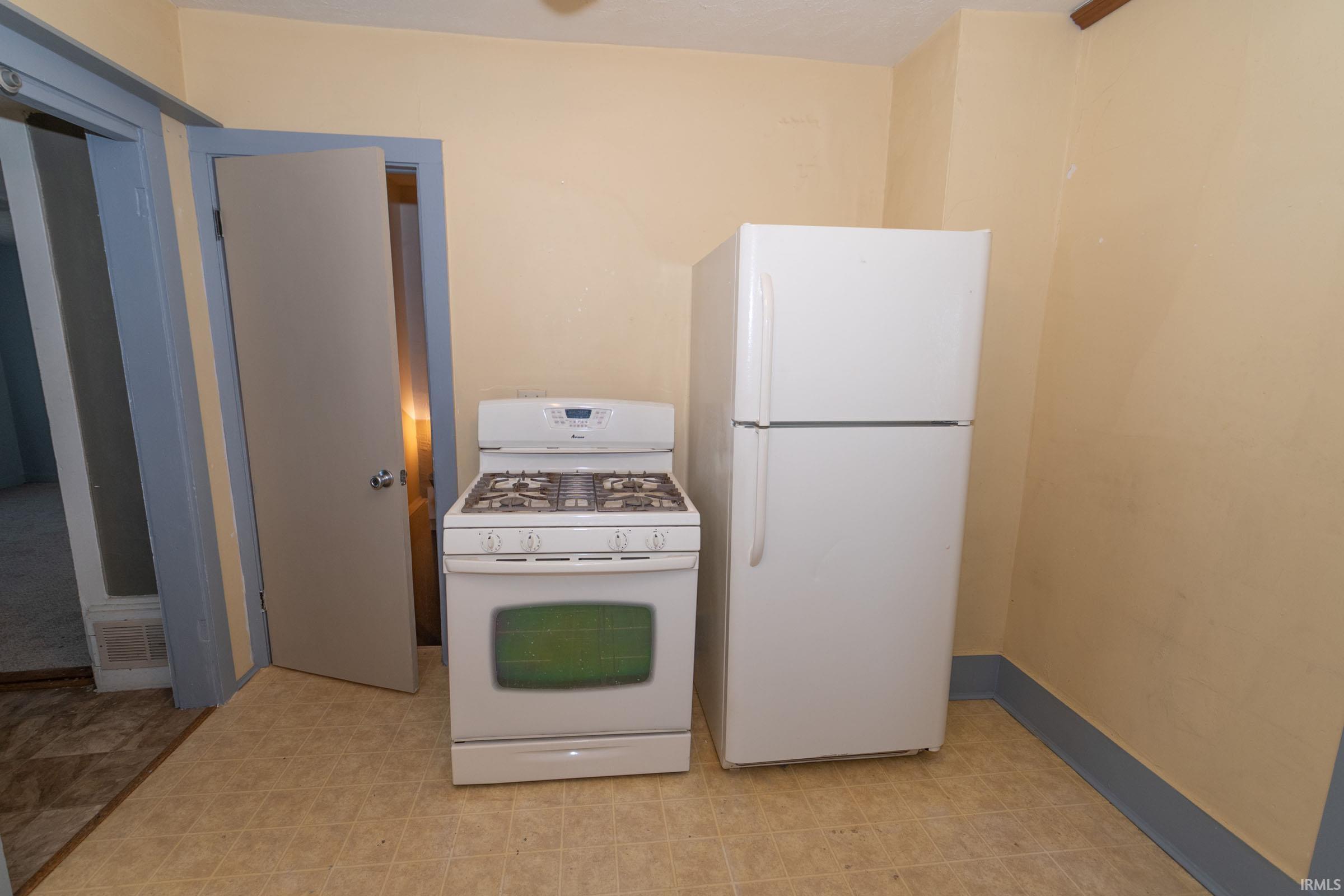 1012 West 8th Street Mishawaka, IN 46544 - Photo 9 of 17