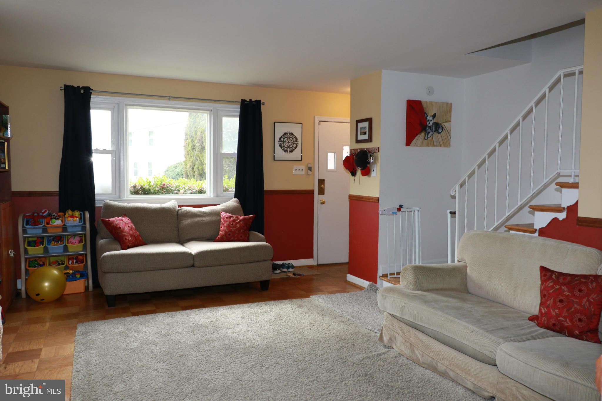 100 East Braddock Road Alexandria, VA 22301 - Photo 2 of 19 Living Room