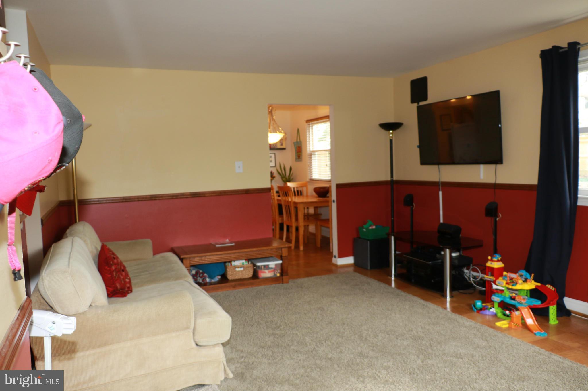 100 East Braddock Road Alexandria, VA 22301 - Photo 4 of 19 Living Room