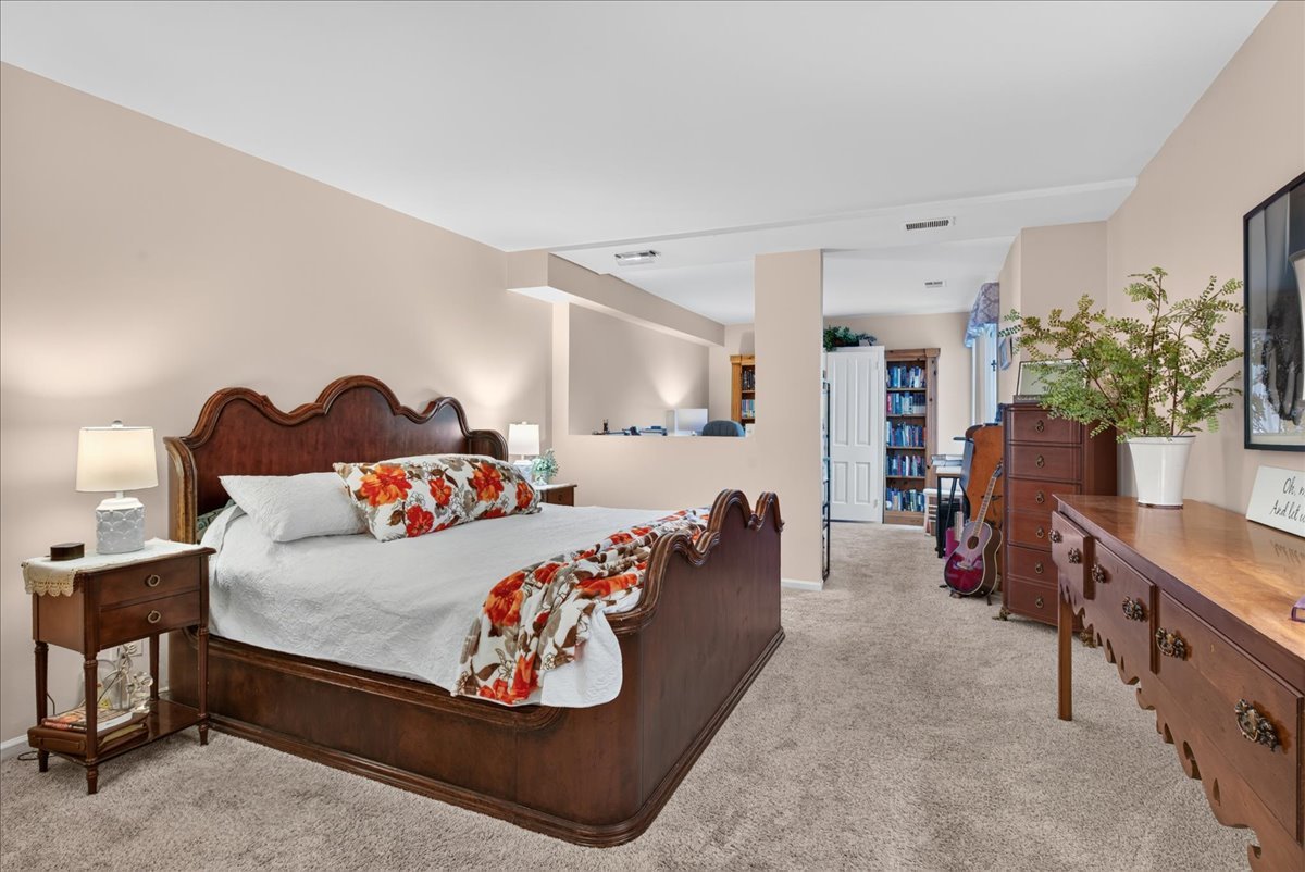 460 Raintree Court, Unit 1H Glen Ellyn, IL 60137 - Photo 18 of 30 Gallery Image 18