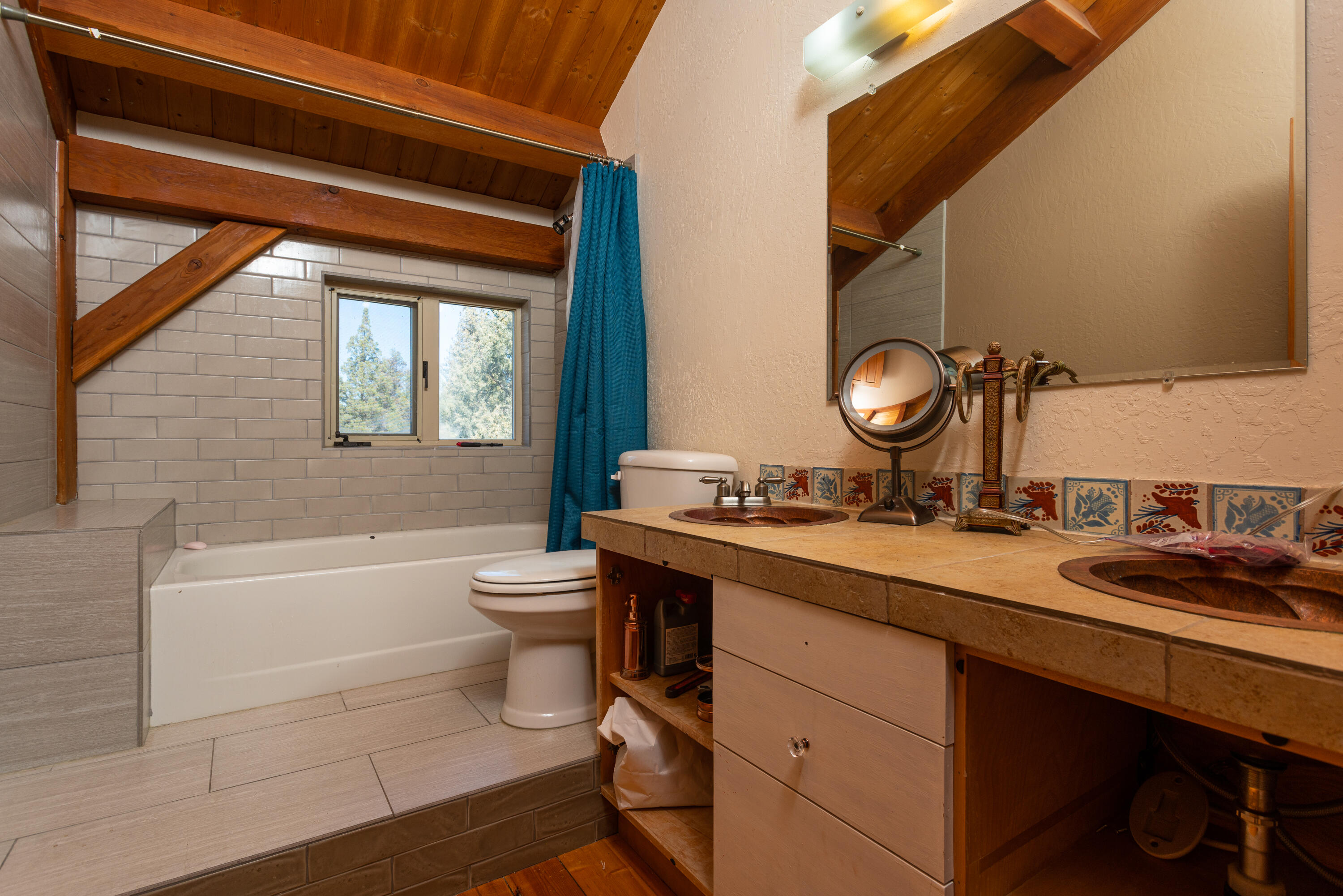 64385 Crosswinds Road Bend, OR 97703 - Photo 17 of 26 Upstairs full bathroom