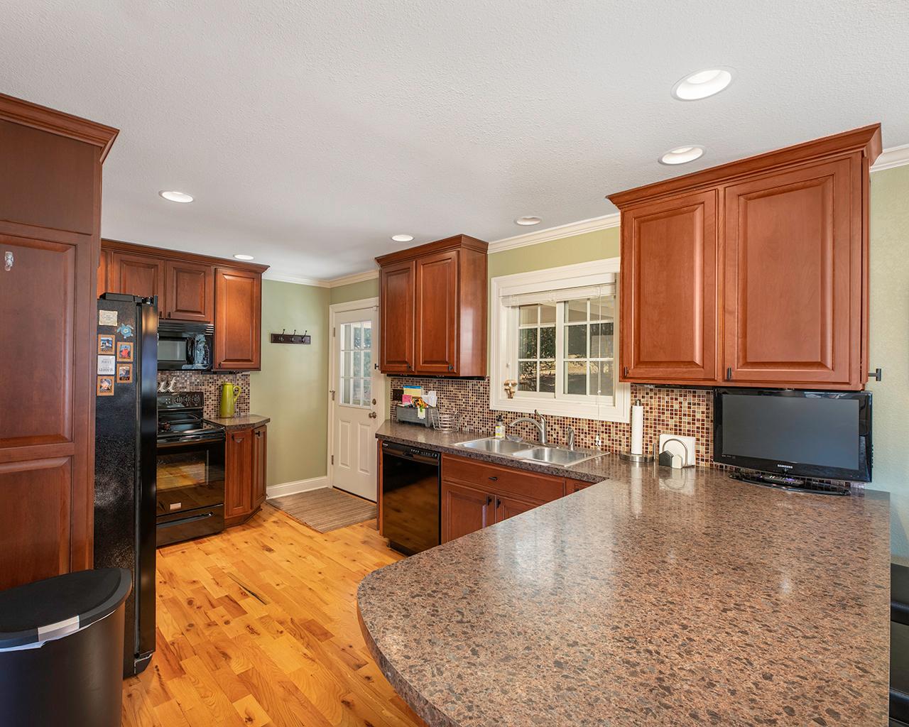834 Lakeshore Drive Rhinelander, WI 54501 - Photo 5 of 27 Gallery Image 5