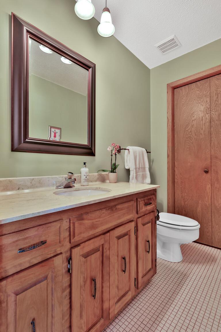8286 Kingslee Road Bloomington, MN 55438 - Photo 16 of 35