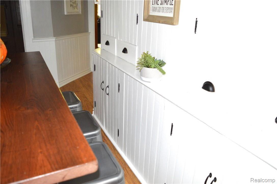 10100 South State Road Goodrich, MI 48438 - Photo 10 of 48 Upper and Lower Cabinets