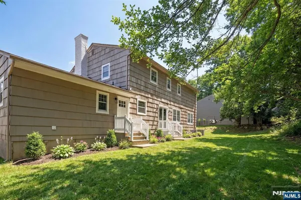 $1,195,000 | 10 Robert Court, Verona, NJ 07044