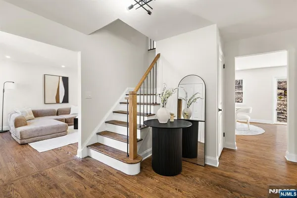 $1,195,000 | 10 Robert Court, Verona, NJ 07044