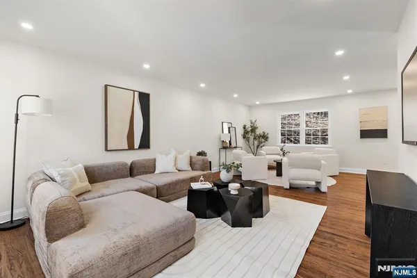 $1,195,000 | 10 Robert Court, Verona, NJ 07044