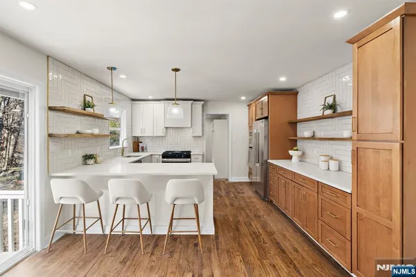 $1,195,000 | 10 Robert Court, Verona, NJ 07044