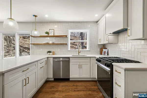 $1,195,000 | 10 Robert Court, Verona, NJ 07044