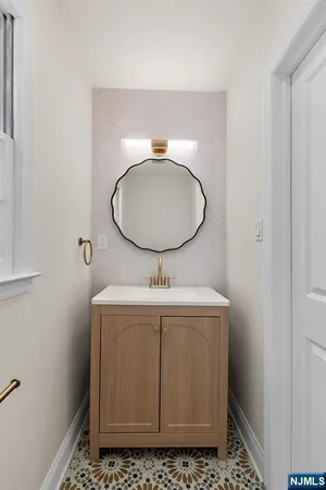 $1,195,000 | 10 Robert Court, Verona, NJ 07044