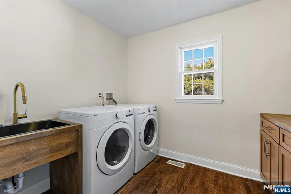 $1,195,000 | 10 Robert Court, Verona, NJ 07044