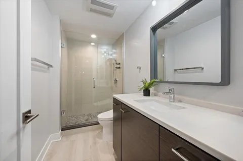 $2,500,000 | 2901 North Burling Street, Chicago, IL 60657