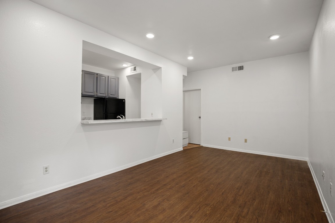 914 West 22nd 1/2 Street, Unit 304 Austin, TX 78705 - Photo 5 of 13