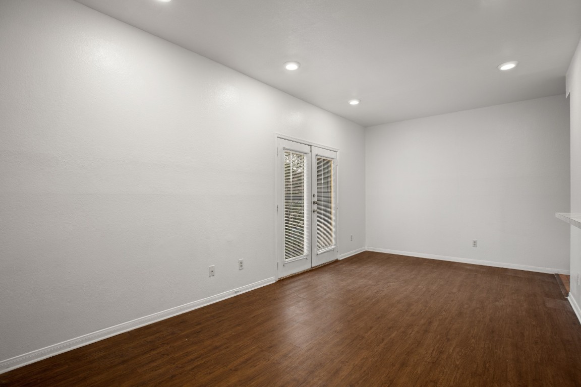 914 West 22nd 1/2 Street, Unit 304 Austin, TX 78705 - Photo 7 of 13