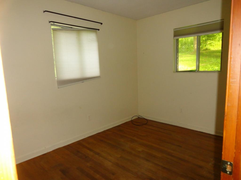 19655 Federal Road Bristol, VA 24202 - Photo 14 of 36 Bedroom 2