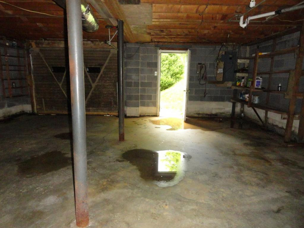 19655 Federal Road Bristol, VA 24202 - Photo 20 of 36 Basement walk out
