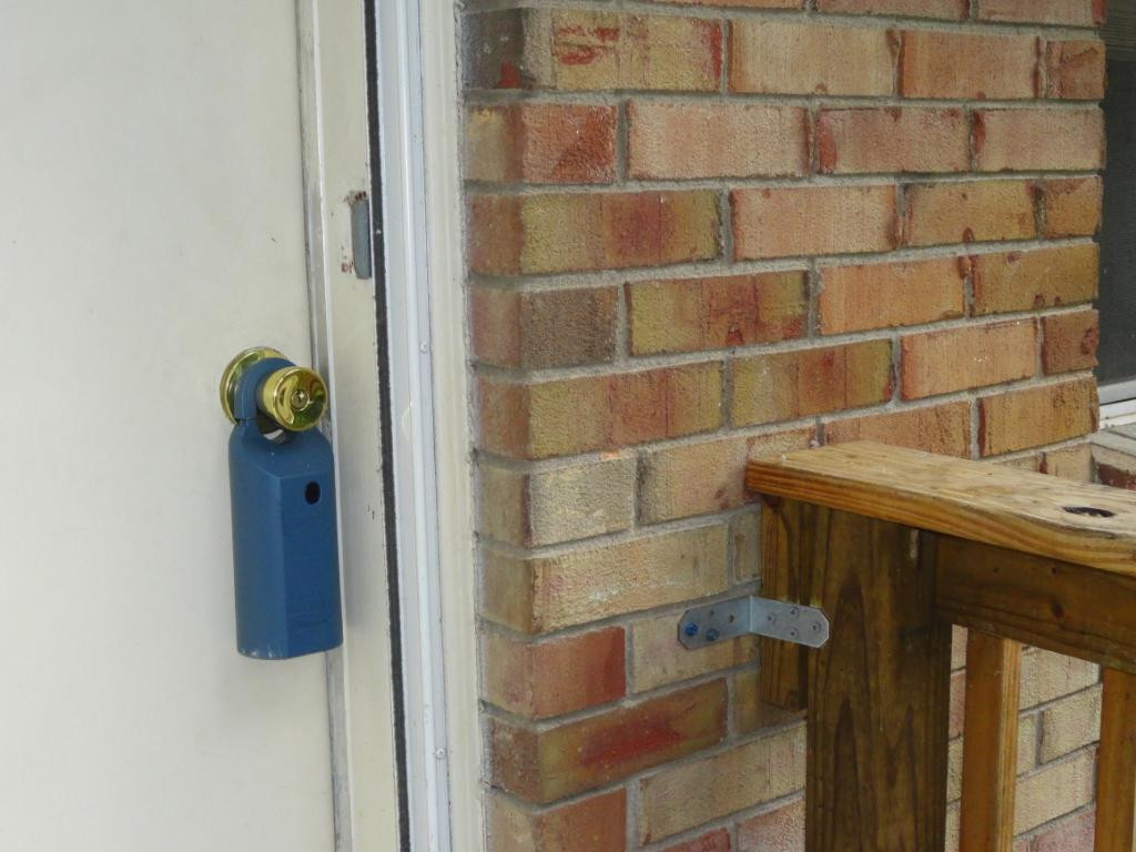 19655 Federal Road Bristol, VA 24202 - Photo 2 of 36 Supra lockbox on front door