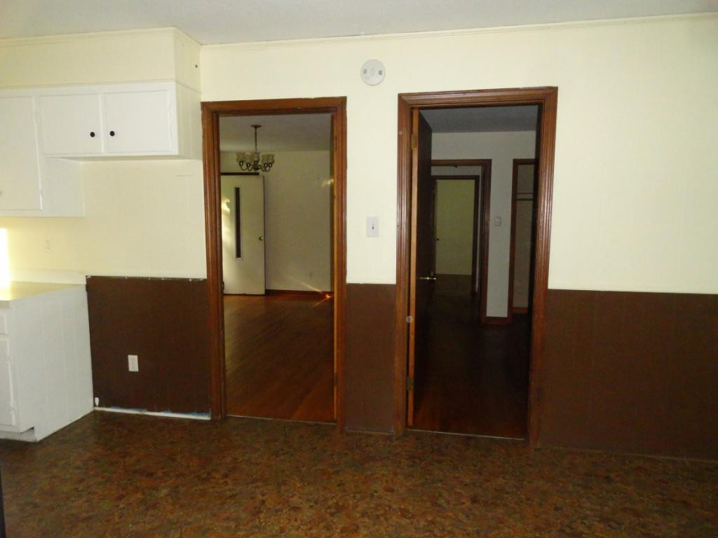 19655 Federal Road Bristol, VA 24202 - Photo 6 of 36 Bedroom and living room door