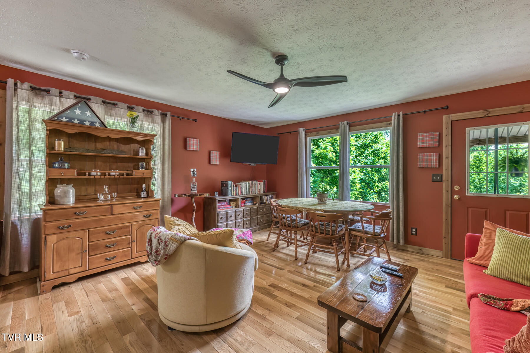 130 Timber Lane Hampton, TN 37658 - Photo 10 of 42 130 Timber Ln-6