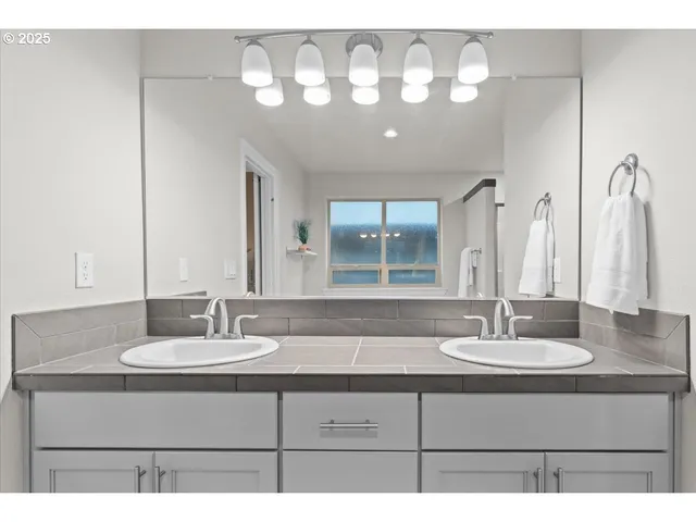 $629,999 | 10911 Southwest Barber Street, Wilsonville, OR 97070