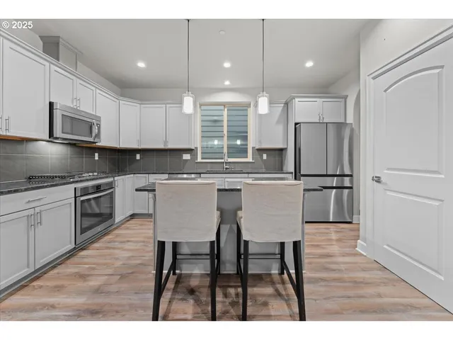 $629,999 | 10911 Southwest Barber Street, Wilsonville, OR 97070