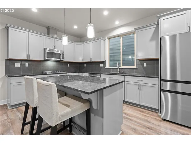 $629,999 | 10911 Southwest Barber Street, Wilsonville, OR 97070