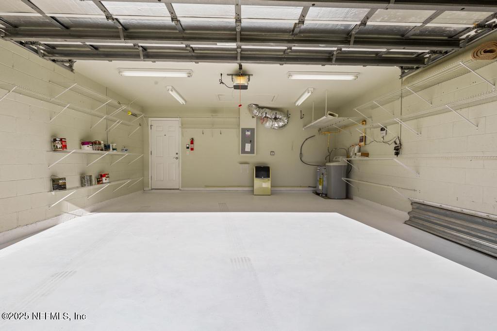 9080 Sweet Tree Trail Jacksonville, FL 32256 - Photo 43 of 44 a view of a garage