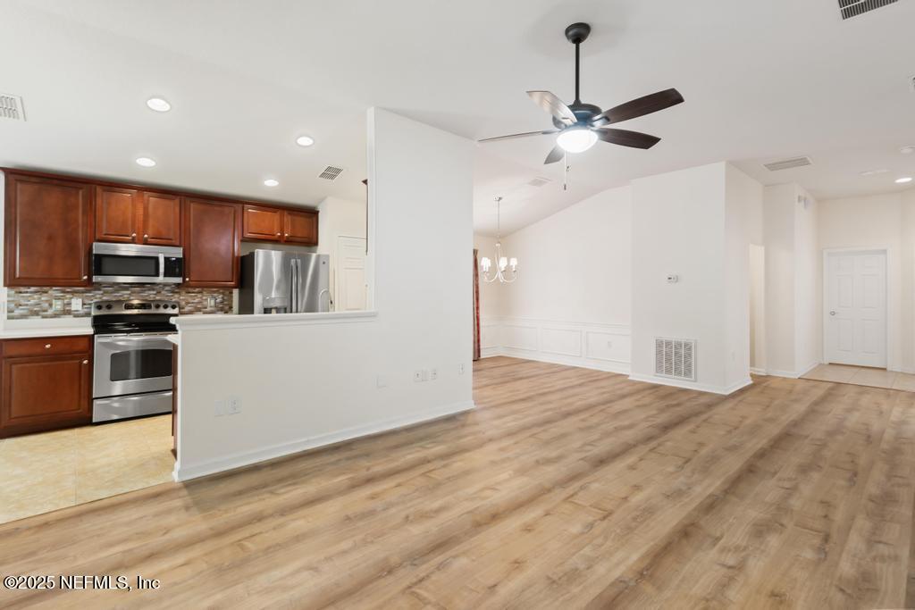9080 Sweet Tree Trail Jacksonville, FL 32256 - Photo 5 of 44 a view of kitchen with microwave and cabinets